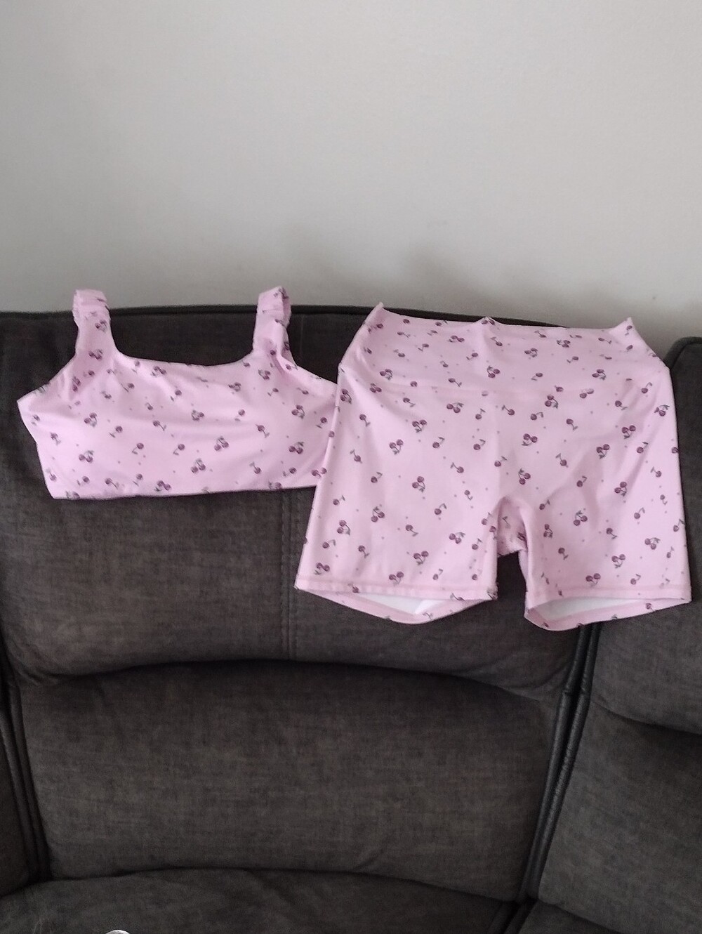 🍒🌸 Cherry Cami Sports Bra - Picture 5 of 8